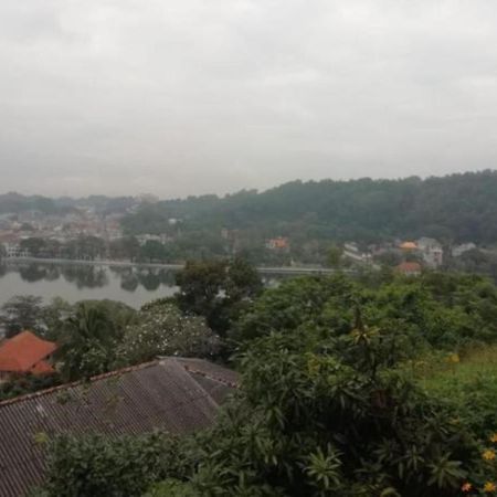Medhani Kandy Luaran gambar